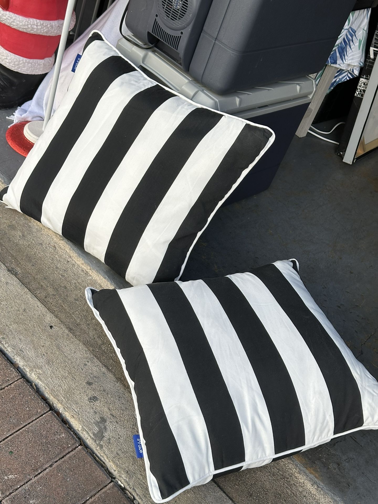 Large 23x21 Outdoor Patio Black & White Pillows