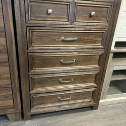 Beautiful Chest Only $259 🤩
