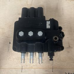 John Deere  4320 Hydrolic Spool Valve