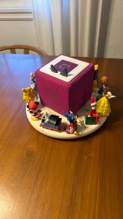 Rotating Magnetic Wooden Display Stand for Tonies storage, 360° Round Turntable for TonieBox Organizer,Tonies Shelf Compatible with Toniebox 1 & 2 In