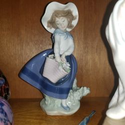 Lladro Glossy #5222 Pretty Pickings Jose Puche Girl With Spring Flower Basket Statue Sculpture
