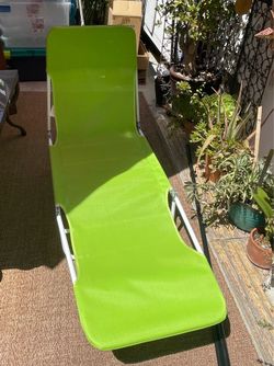 Folding Lounge chair NWOT