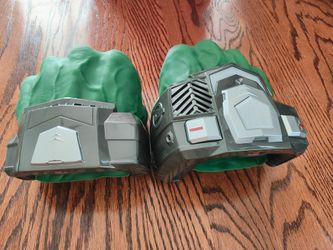 Playmation Marvel Hulk Hands Fists Smash w/ Sound