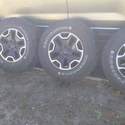 Set of Firestone Brand Tires and Wheels(255/75/17)  For A 2009 Jeep Grand Cherokee in Good Condition