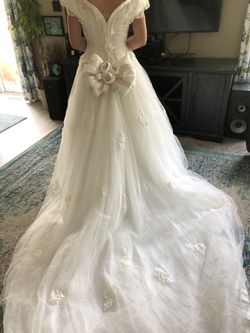 Size 6 vintage wedding dress and petticoat