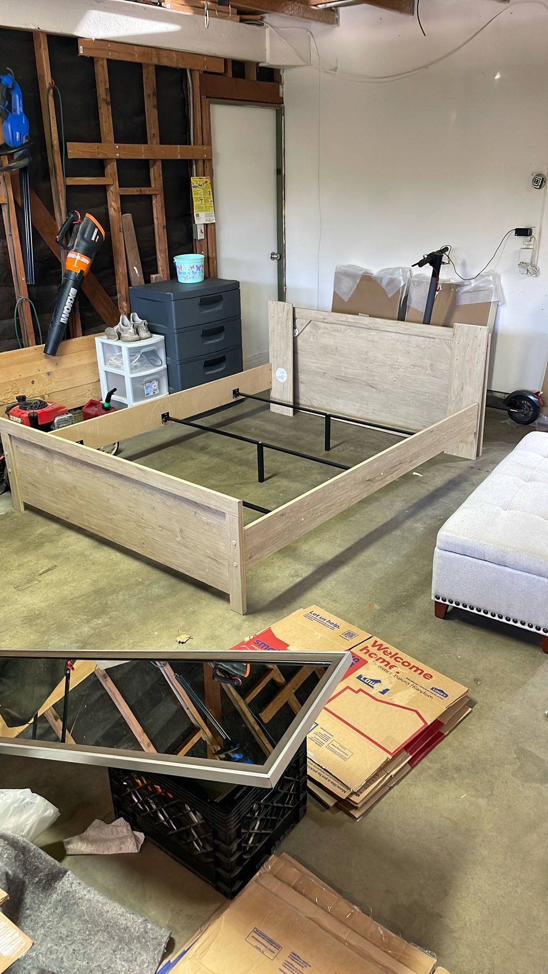 Senniberg Queen Panel Bed