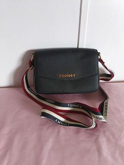 Tommy Hilfiger Black Pebbled Crossbody Bag Gold Logo Stripe Adjustable Strap