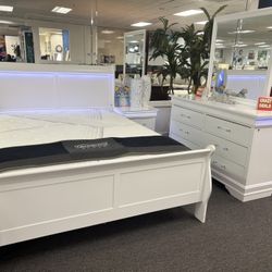 White Bedroom Set 5pc For Sale ( Free Mattress Included) Furniture Closeout ! Brand New