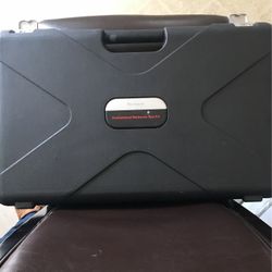 barbecue  tool kit  like new 