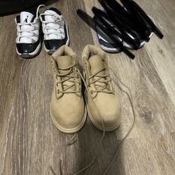 Young Boys Sneakers