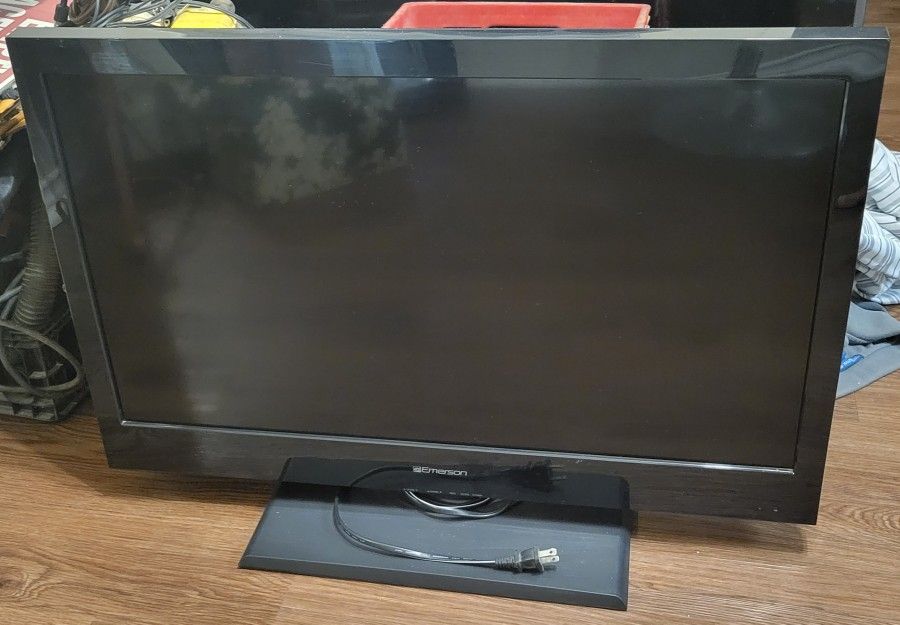 Emerson 32 Inch LCD TV (Working)