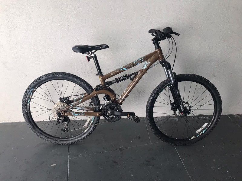 BICYCLE GIANT 27 SPEED BRAND NEW