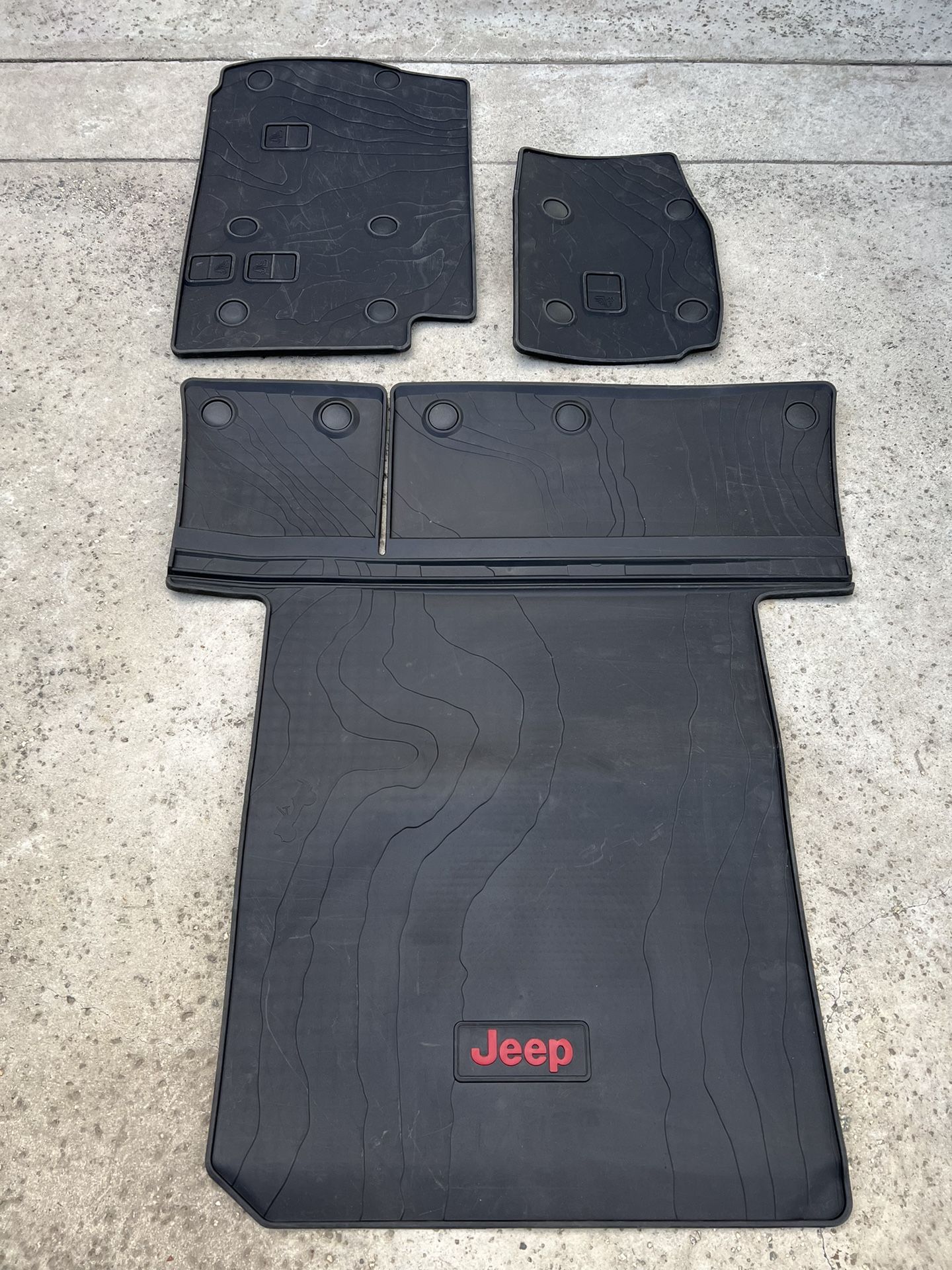 Jeep Wrangler JL (2018-2023) Unlimited - Genuine Mopar Cargo Liner