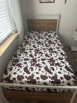Twin metal/wood bed frame