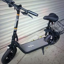 PHANTOM R1 PRO 500W POWER- 15.5 MPH- RANGE 20MILES- REAR SHOCKS-DUAL DISK BRAKES. LOAD CAP. 220-265 LBS FOLDING CHARGE TIME 4 HRS REAR BASKET  HEAD LI