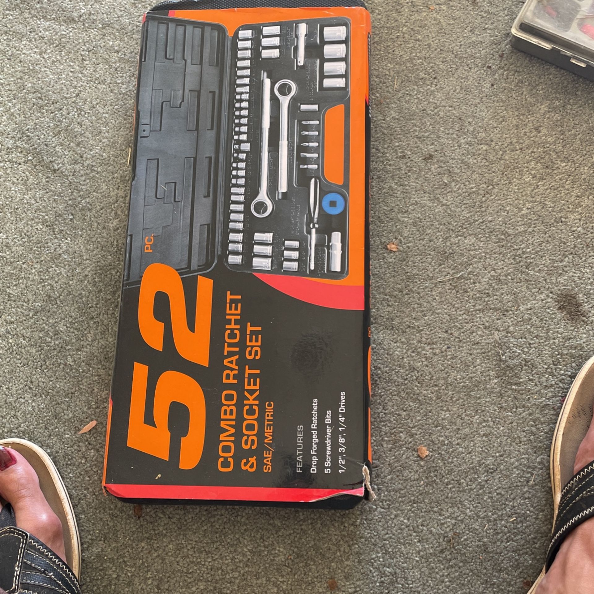 52 Combo Ratchet And Socket Set.