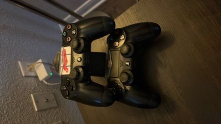 PS4 controllers