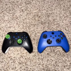 2 xbox 1 controllers