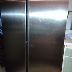 Samsung 2 Year Old Fridge. Great Shspe 