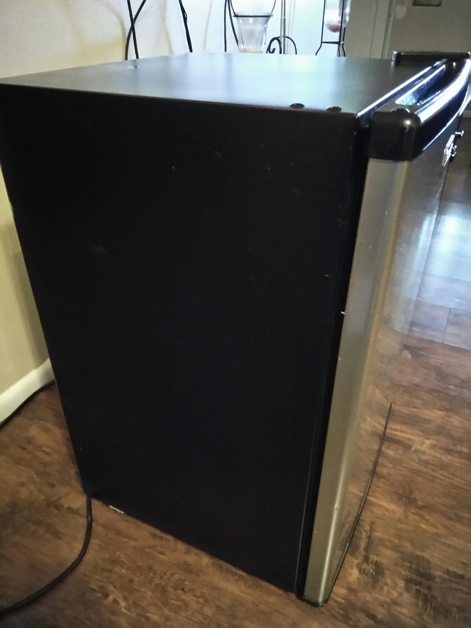 emerson cr280 mini fridge