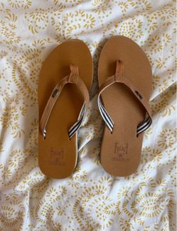 Flip flops size 6 NEW