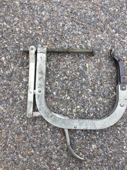 Valve spring compressor