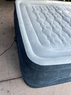 Raised Inflatable Air Mattress with Built-In Pump