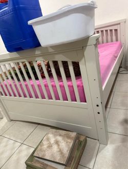 Full size bed