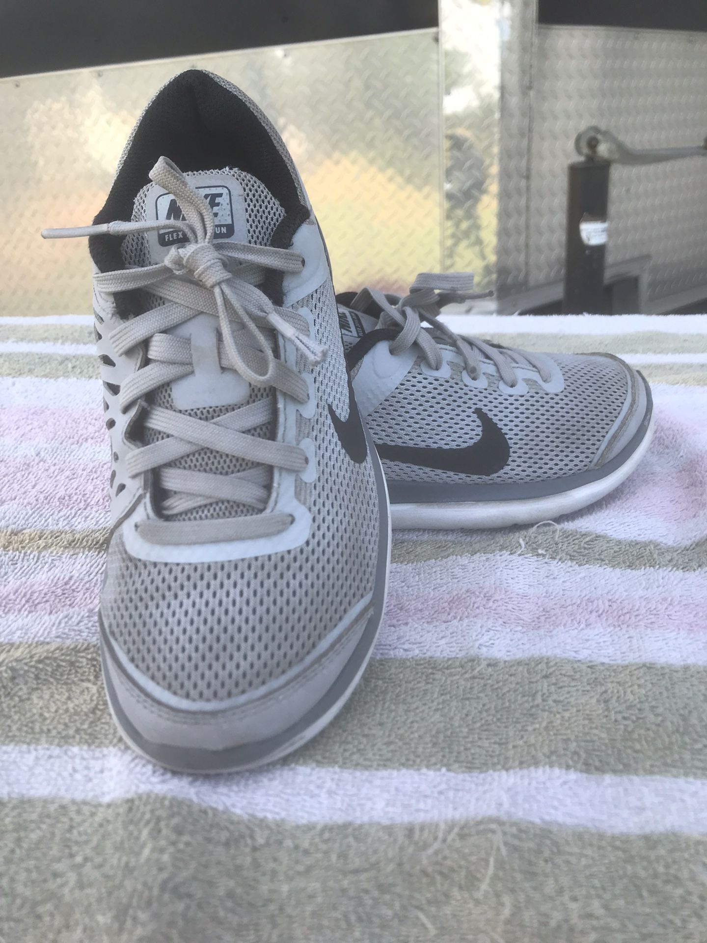 Nike Flex 16' Running Shoes Size 1y