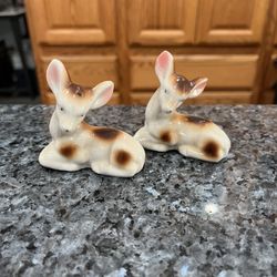  Vintage Japan 1950’s  Deer Pair of Salt and Pepper Shakers.  Preowned with original corks.  