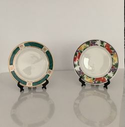 Iam Selling This New and Beautiful Ceramic Sublimation Plates 8.0” Green Rin , Red Berry .With Holders Stand.