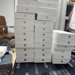 iPhone 16 promax locked/unlocked