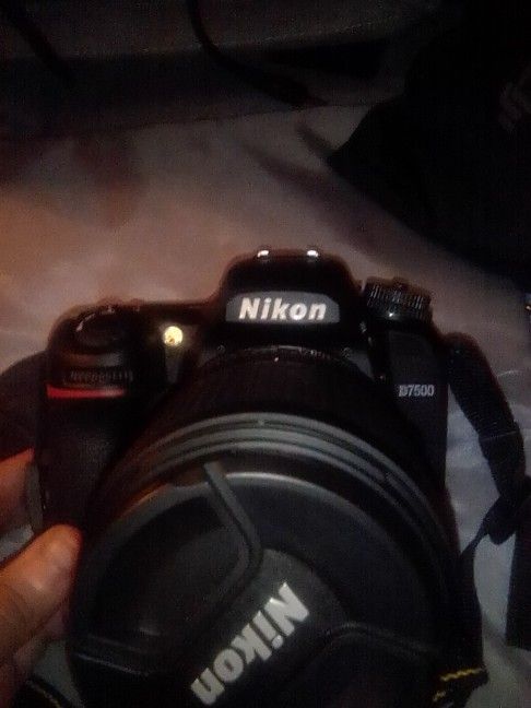 Nikon DX VR D7500