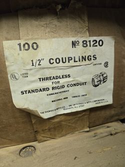 8120 Thomas & Betts - 1/2" Threadless Coupling lot 100