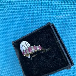 10K Ring With 5 Oblong Rubies And 12 Small Diamonds In Between Each Ruby, Size 5 1/4” Beautiful Elevated Design W/High Prongs For Each Staggering Ruby