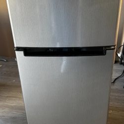 Magic Chef Mini Fridge