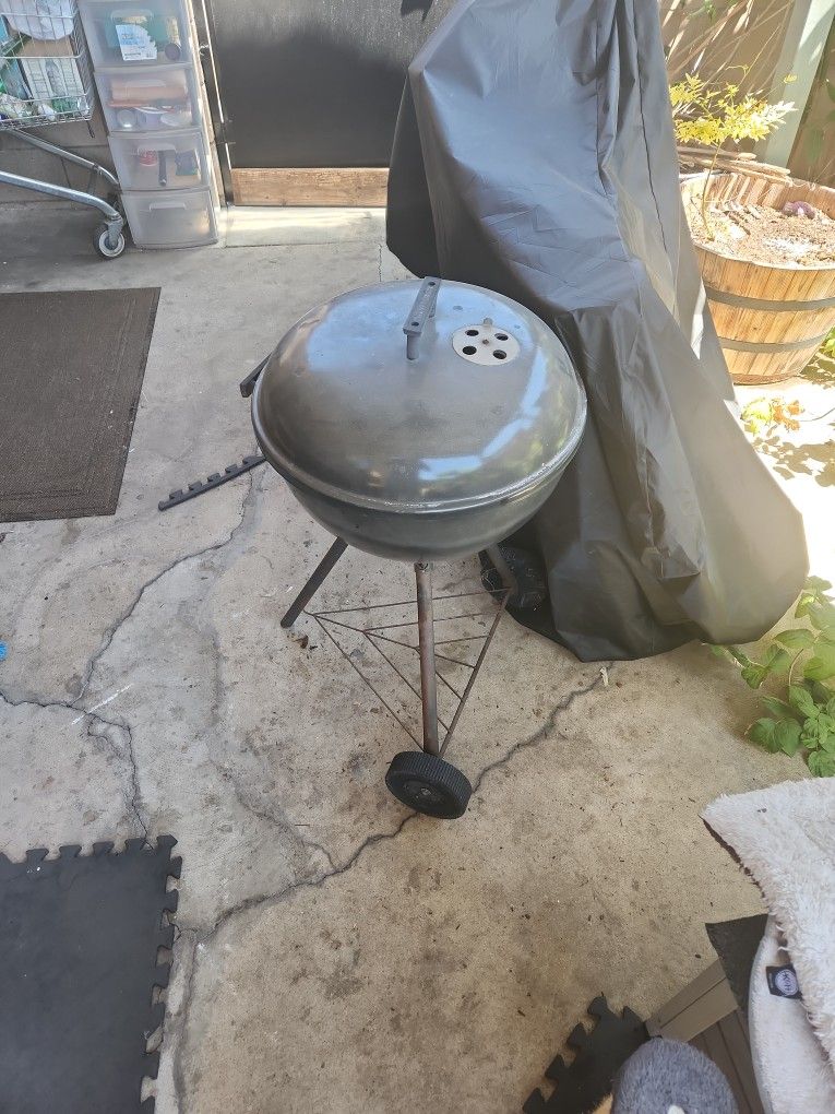BBQ Grill - Charcoal