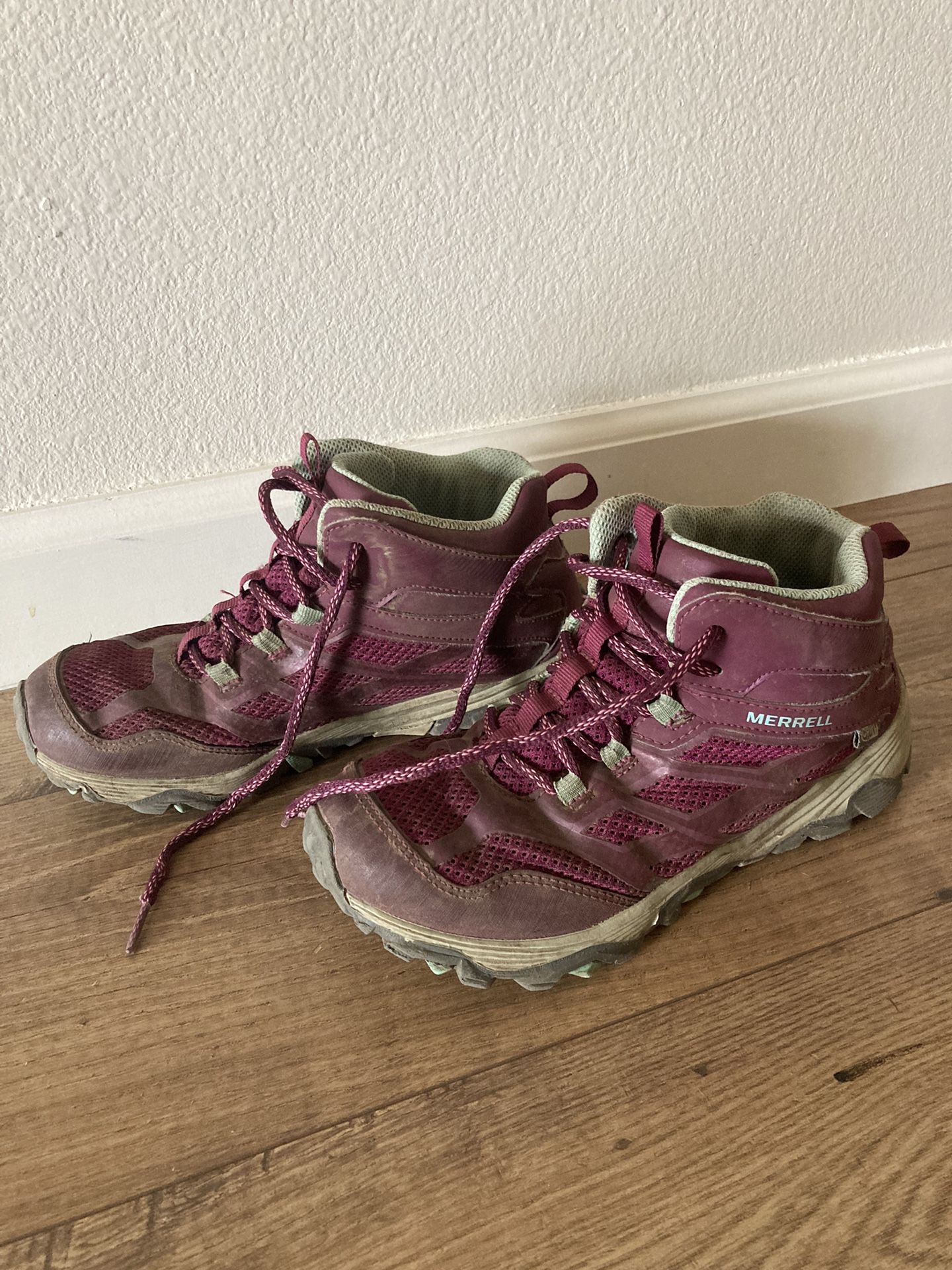 Kids Hiking Boots Size 4