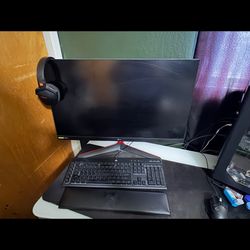 Monitor & Keyboard 