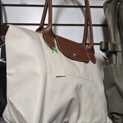 Longchamp Size M