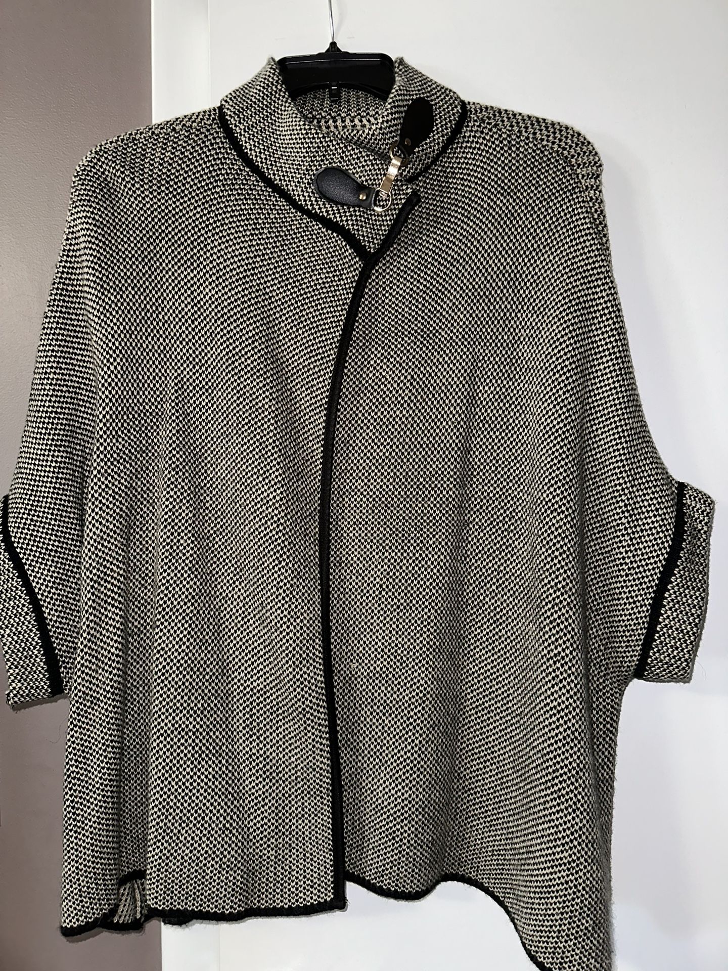 Beautiful Sweater Poncho w Sleeves - Color: Tan/black - One Size Fits All