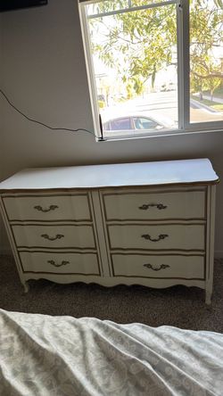 French Provincial 6-Drawer Dresser