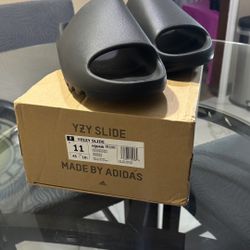 Adidas Men’s Yeezy Slides (Onyx) Size 11