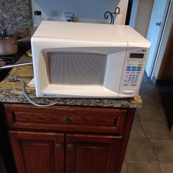 Magic Chef Microwave Good Conditio