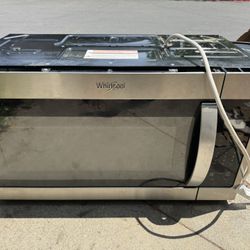 Whirlpool Microwave 30 in 1.7 Cubic FT 