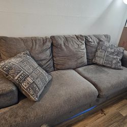 Couch With 2 Pillows