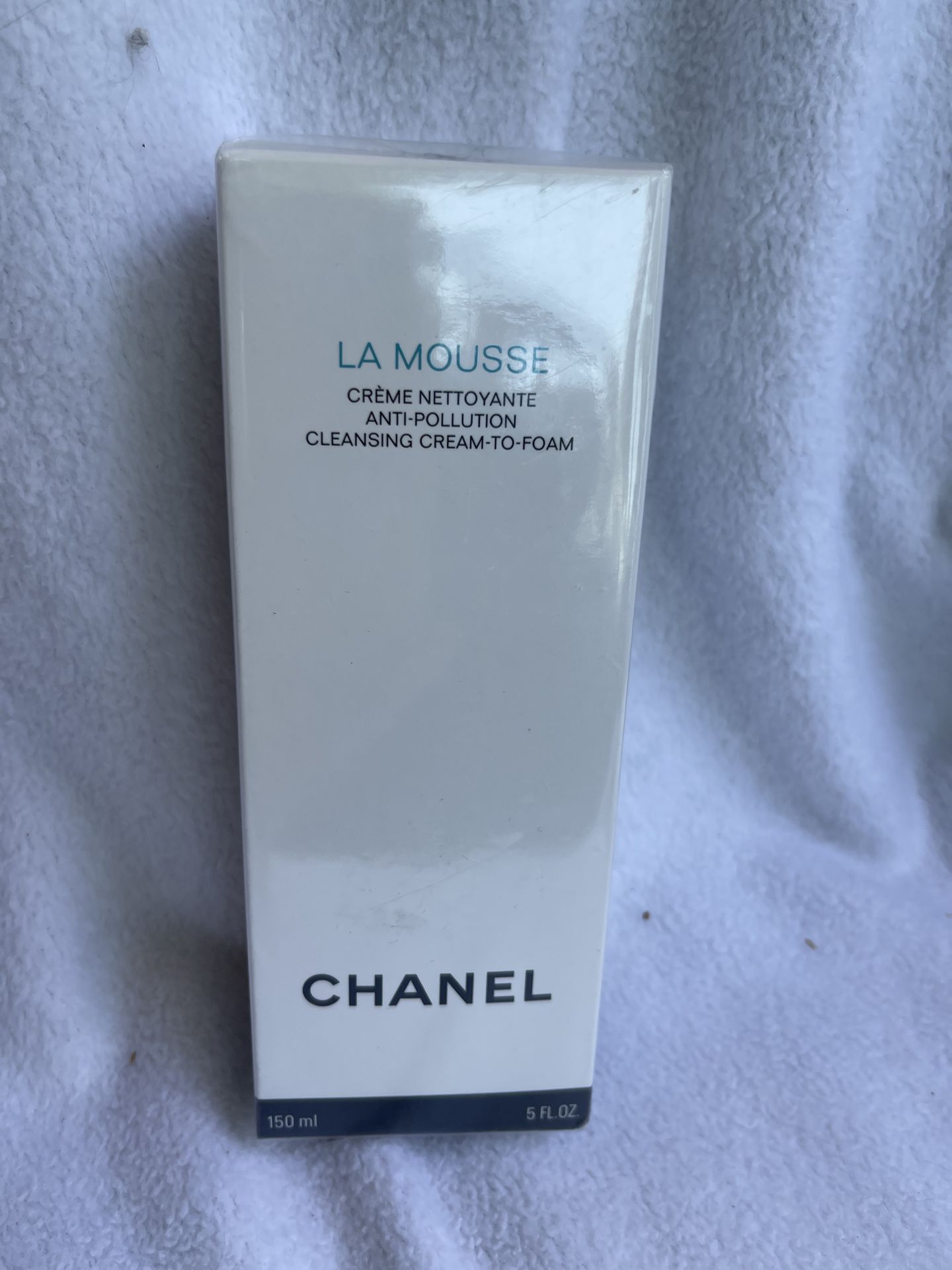CHANEL LA Mousse Anti-Pollution Cleansing Cream-to-Foam 150ML for Sale in  Murrieta, CA - OfferUp