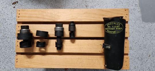 Used GREENLEE NO. 735BB Conduit Knockout Punch 4 Piece Set with included Leather Case, all In Excellent Cosmetic And Operational Condition. 