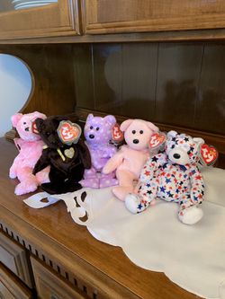 10th year anniversary Beanie Babies. Great for collectors!