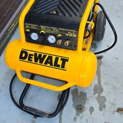 Dewalt 4.5g Portable Electric Air Compressor